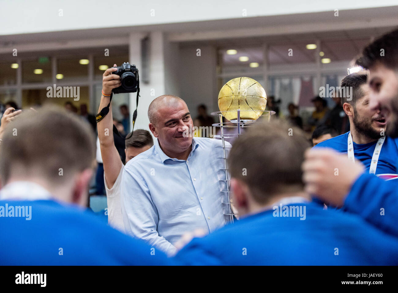 26. Mai 2017: horia paun der Präsident der rumänischen Basketball Federation (in der Mitte) während der lnbm - nationale Männer Basketball Liga - Endrunde - Spiel zwischen Steaua Bukarest und Csm eximbank u Banca Transilvania Cluj im Sala regimentului de Garda "ihai viteazul", Bukarest, Rumänien Rou. copyright: Cronos/Catalin soare Stockfoto