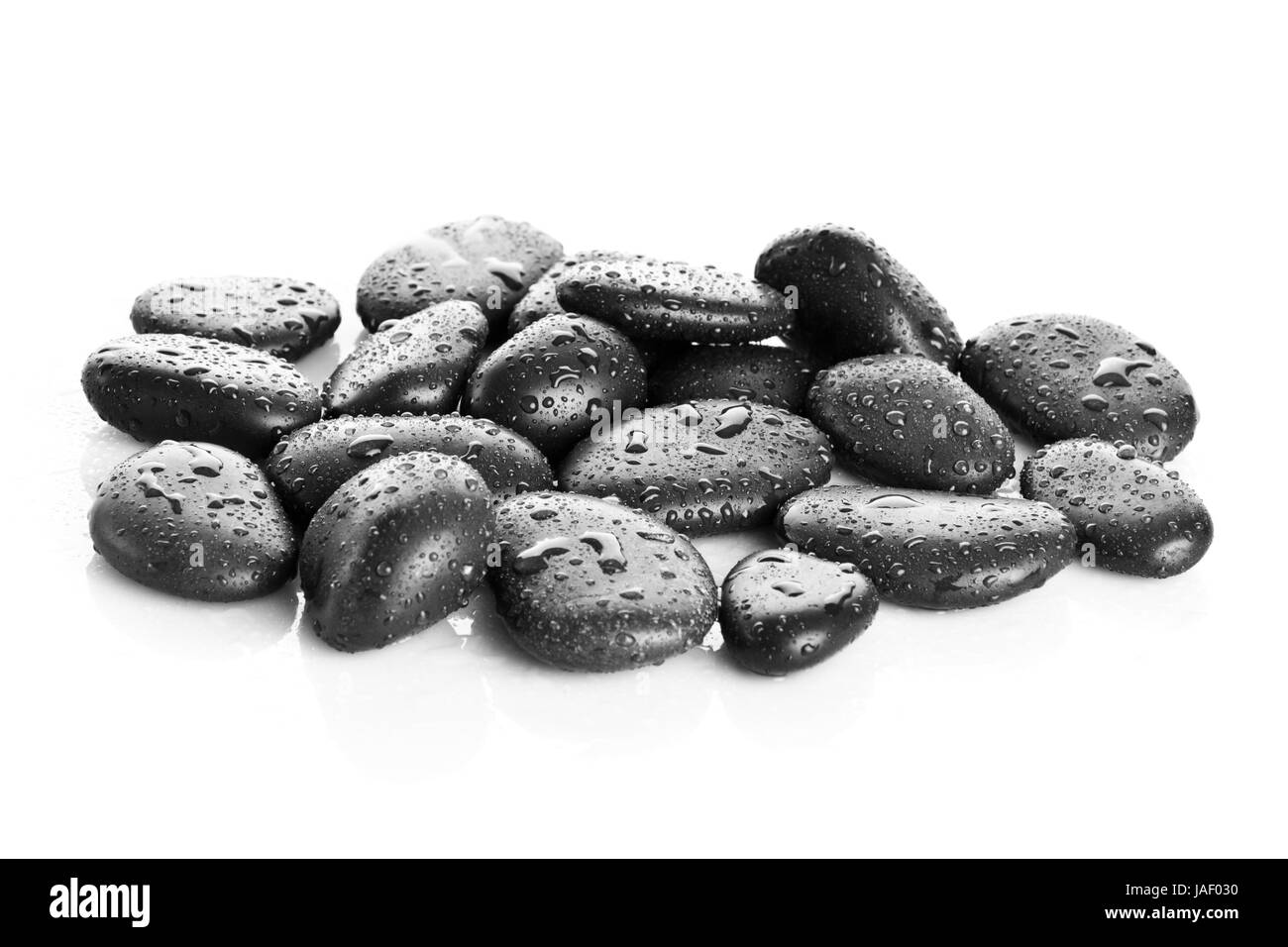 Schwarze Massage Steinen isoliert Stockfoto