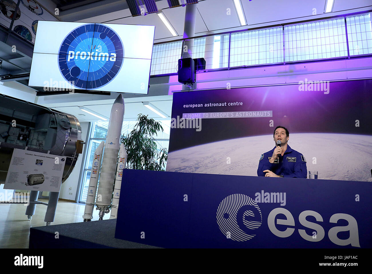Dpatop - französische ESA-Astronaut Thomas Pesquet spricht von seiner letzten Mission zur internationalen Raumstation (ISS) in Köln, 6. Juni 2017. Foto: Oliver Berg/dpa Stockfoto