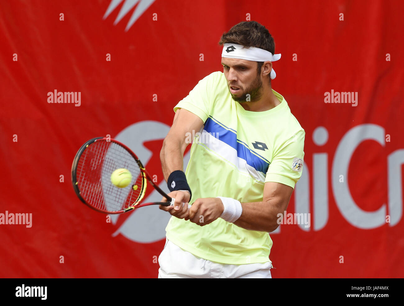 Tschechischer Tennisspieler Jiri Vesely in Aktion gegen Dmitry Popko Kasachstans während der UniCredit Czech Open in Prostejov, Tschechische Republik, 6. Juni 2017. (CTK Foto/Ludek Perina) Stockfoto