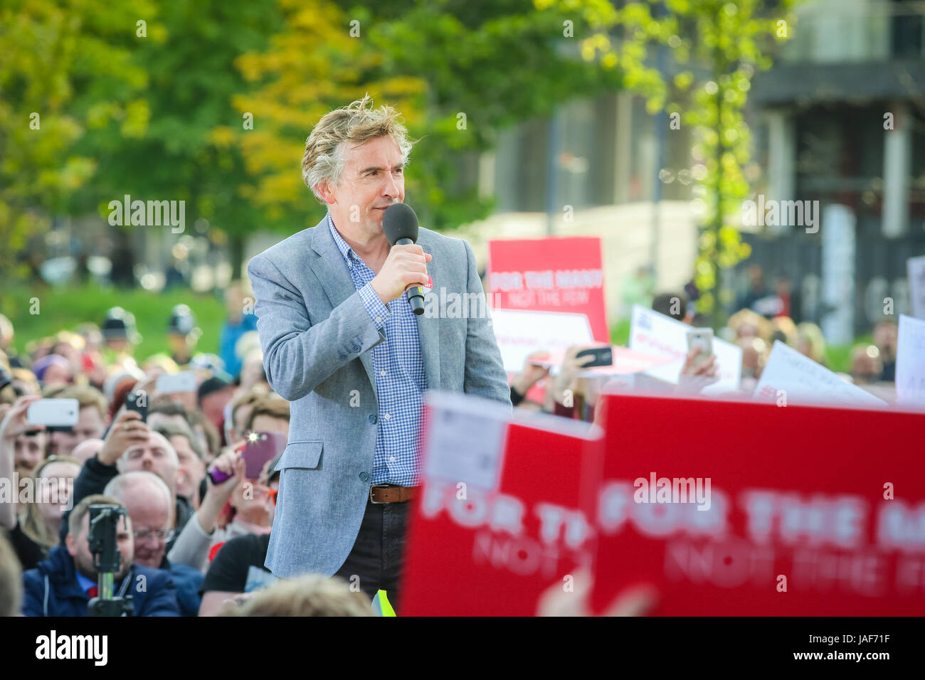 Birmingham-UK Freitag, 6. Juni 2014. Schauspieler und Komiker Steve Coogan befasst sich eine Kundgebung zur Unterstützung der Labour Party. Bildnachweis: Peter Lopeman/Alamy Live-Nachrichten Stockfoto