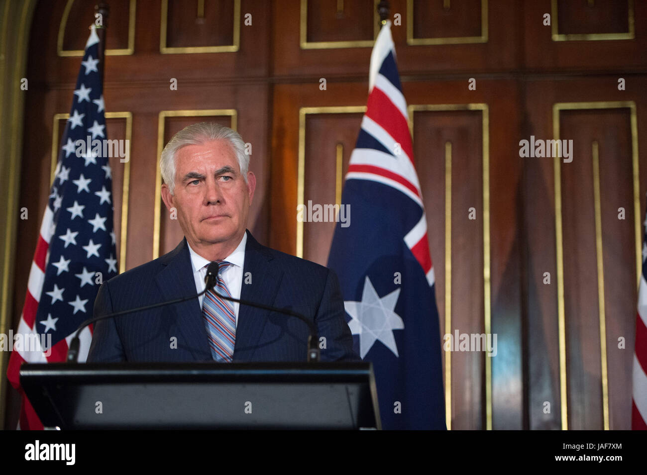 US Secretary Of State Rex Tillerson hört eine Reporter-Frage während einer gemeinsamen Pressekonferenz am NSW Regierungshaus am Ende der Australia–U.S. ministeriellen Konsultationen genannt AUSMIN 5. Juni 2017 in Sydney, Australien. Stockfoto