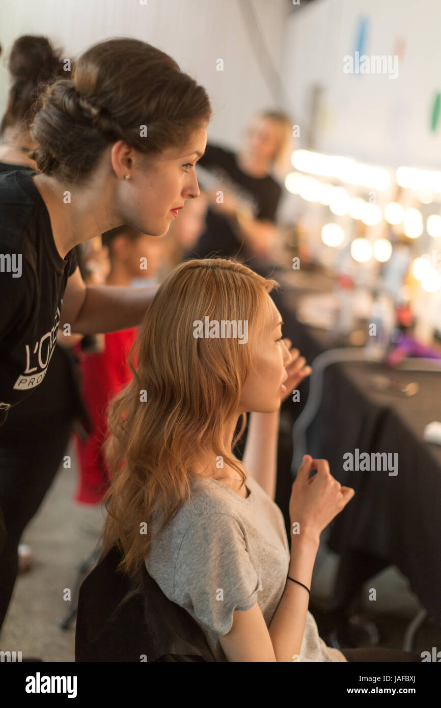 London, UK. 6. Juni 2017. Graduate Fashionweek Backstage bei Ravensbourne Credit: Kathrin Werner/Alamy Live-Nachrichten Stockfoto