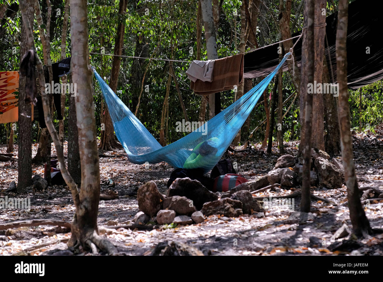 Der Campingplatz am El Mirador eine große präkolumbische Maya-Siedlung befindet sich in einem abgelegenen Ort tief im Dschungel im Norden der modernen Abteilung der El Petén, Guatemala Stockfoto