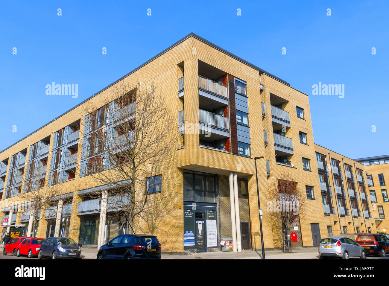London, UK - 27. März 2017 - niedrigen Winkel einer neuen Gehäuse-Wohnung in East London Stockfoto