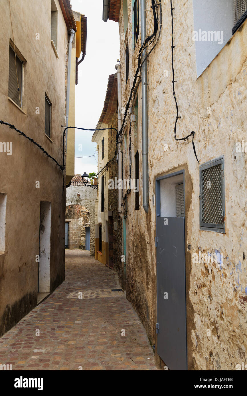Schmale Straße von Alcudia de Veo ein Bergdorf im Parque Natural Serra d'Espada in der Provinz Castellon, Spanien Stockfoto