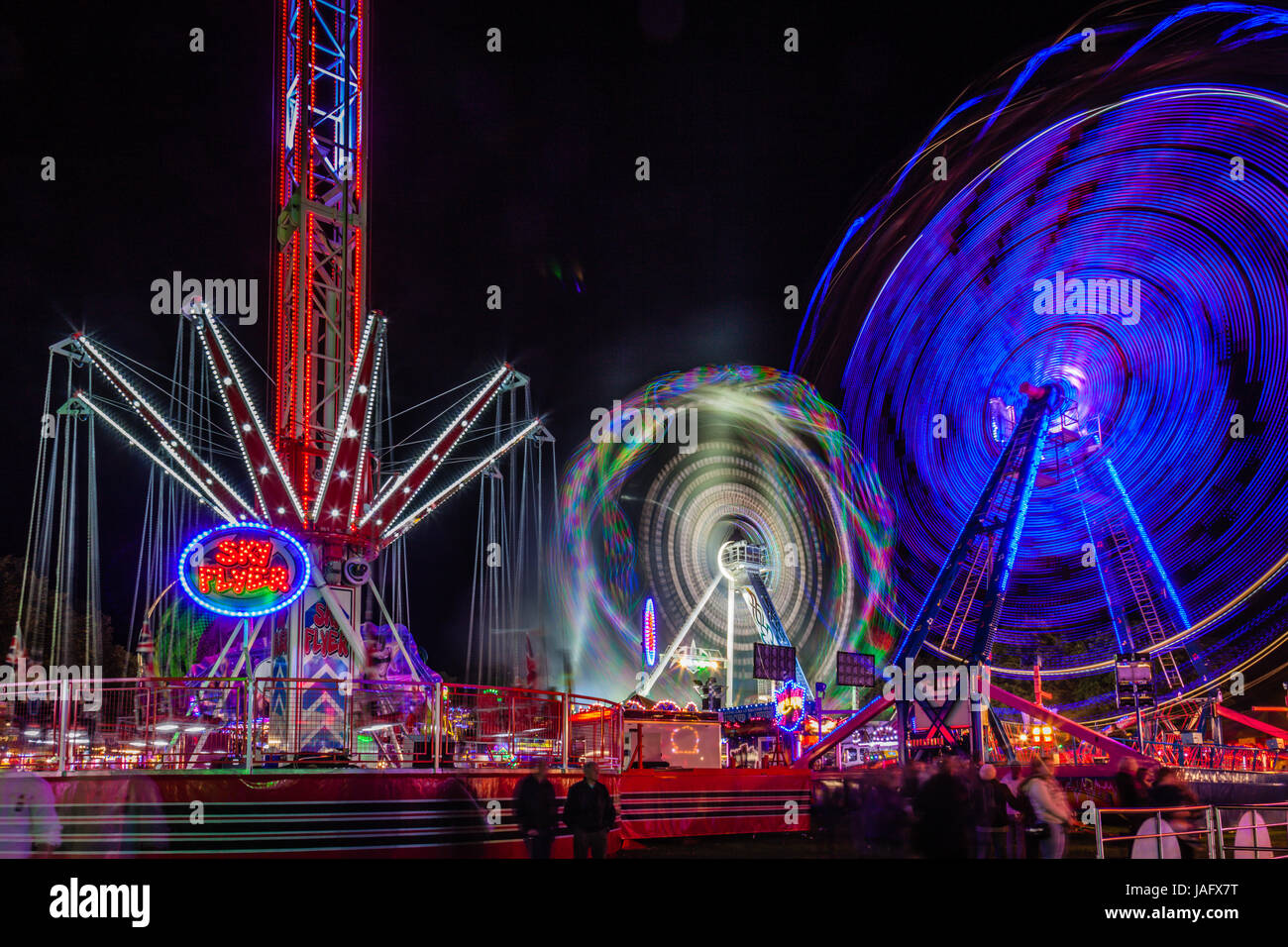 Leichte Spuren von "Sky Flyer", "Käfig-Rocker" und "Air" von Witney fest. Stockfoto