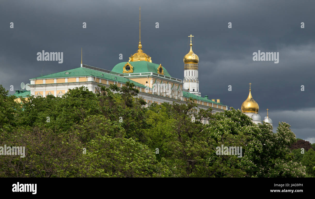 Blick auf Moskau Kreml Präsidentenpalast und Komplex von Kirchen Stockfoto