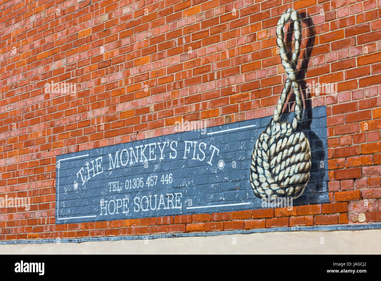 Kunst an der Wand für das Monkey's Fist Restaurant, Hope Square in Weymouth, Dorset UK im Juni Stockfoto