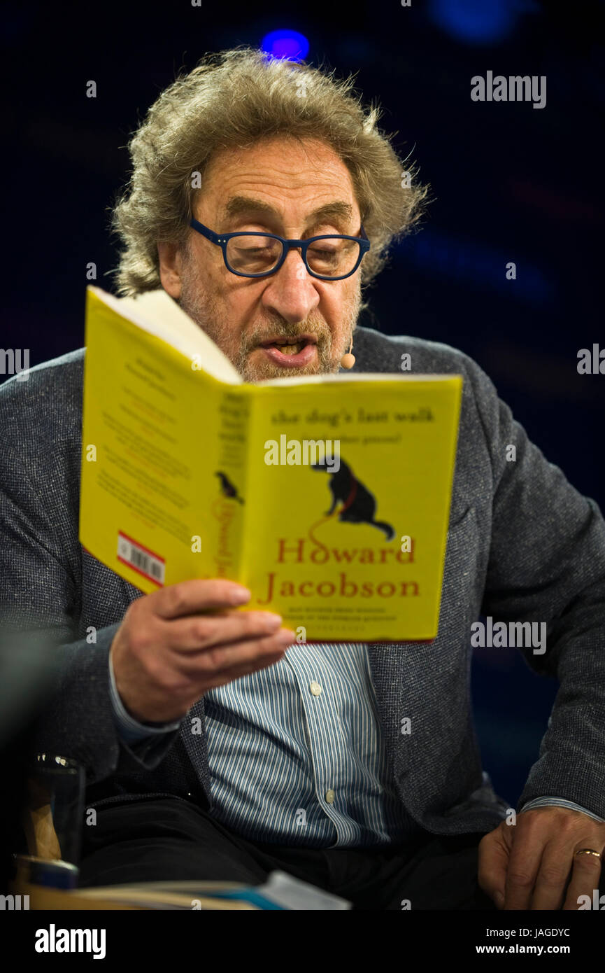 Howard Jacobson sprechen über sein Schreiben auf der Bühne Hay Festival 2017 Hay-on-Wye powys Wales UK Stockfoto