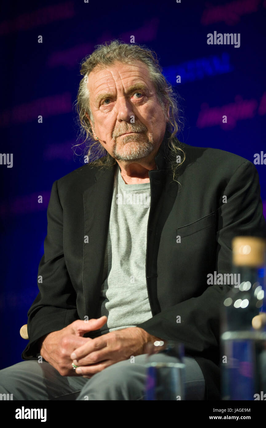 Robert Plant legendären Singer Songwriter und Musiker auf der Bühne Hay Festival der Literatur und Künste 2017 Heu Wye powys England Wales Stockfoto