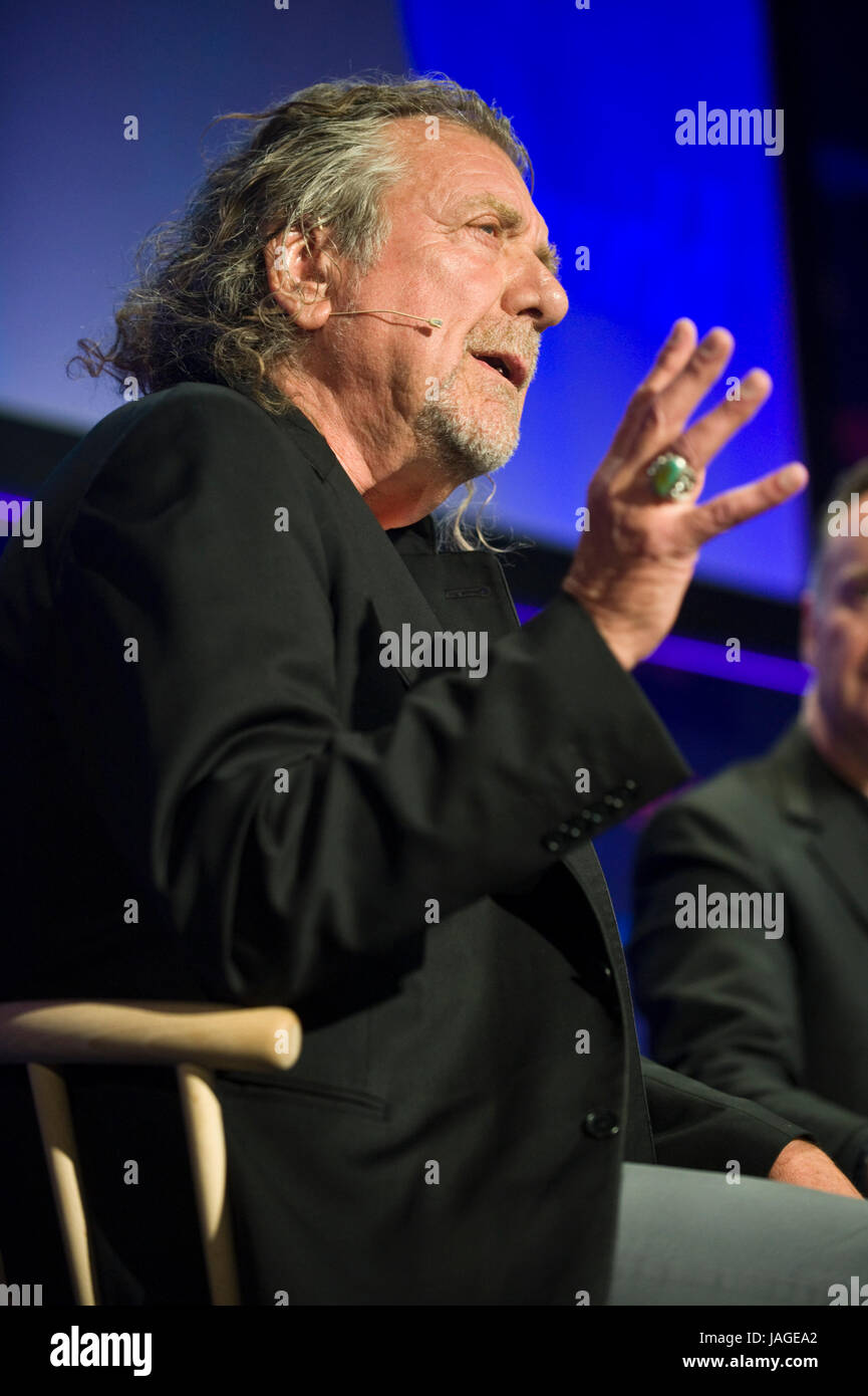 Robert Plant legendären Singer Songwriter und Musiker auf der Bühne Hay Festival der Literatur und Künste 2017 Heu Wye powys England Wales Stockfoto