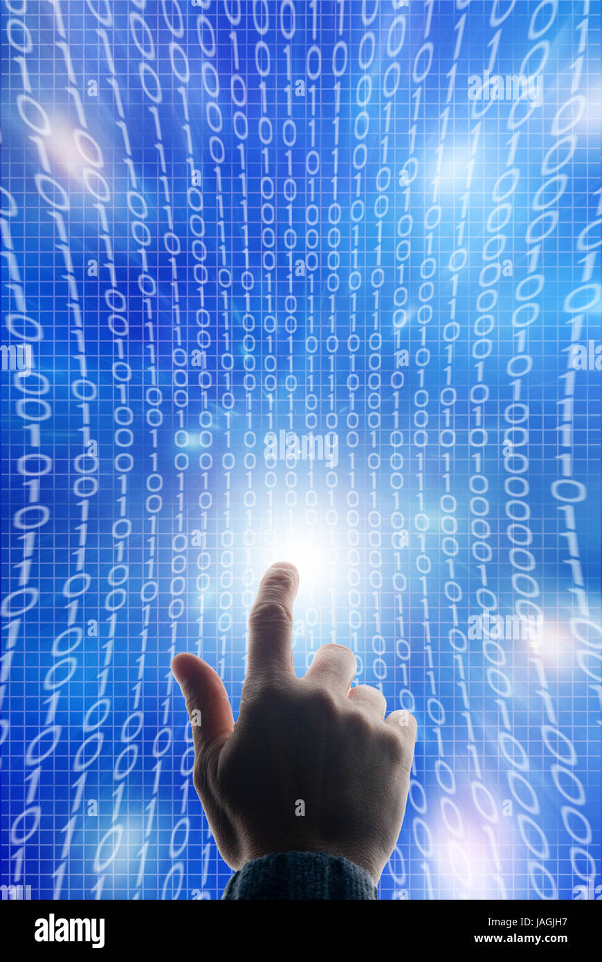 Hand zu berühren einen Bildschirm mit Binärziffern, big-Data-Konzept Stockfoto