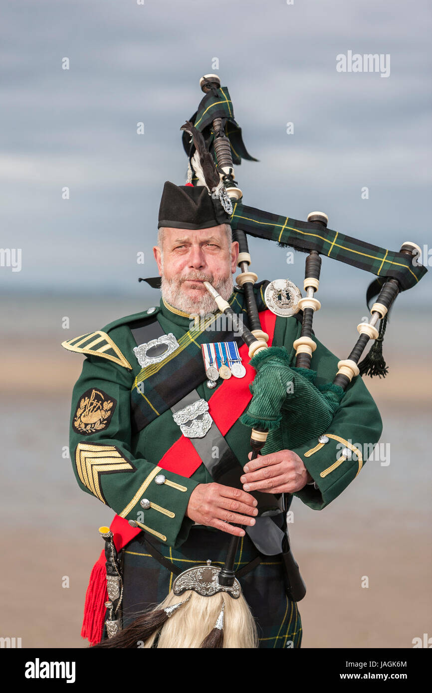 John Regenmantel ist ein traditioneller schottischer Dudelsackspieler. Er hatte eine Karriere als eine Piper in der britischen Armee, die Edinburgh City Police Pipe Band und die Lothia Stockfoto