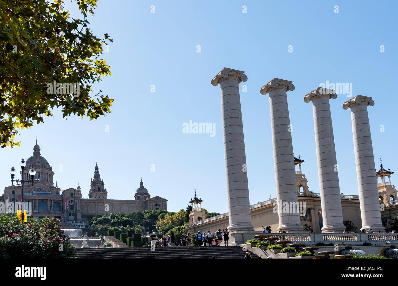 Fontänen und Wasserfall, das Museu Nacional d ' Art de Catalunya, MNAC, Kunstmuseum, Barcelona, Spanien Stockfoto