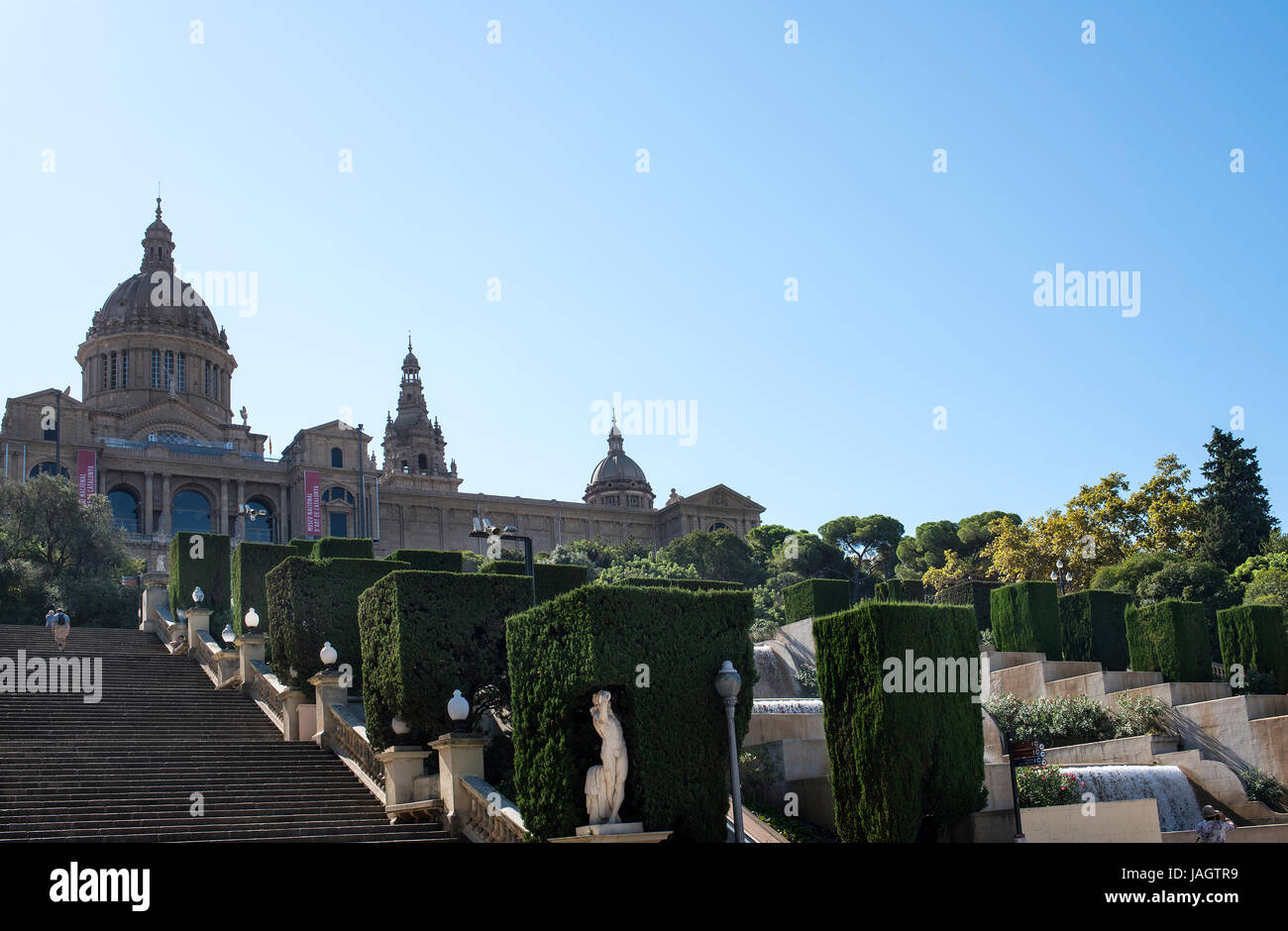 Fontänen und Wasserfall, das Museu Nacional d ' Art de Catalunya, MNAC, Kunstmuseum, Barcelona, Spanien Stockfoto