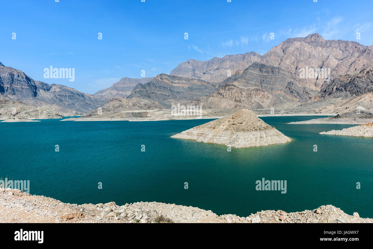 Lake of Wadi Dayqah Dam, der größte im Oman, kontrolliert Überschwemmungen, unterstützt Bewässerung und sorgt für eine gleichmäßige Wasserversorgung für Haushalte und landwirtschaftliche Zwecke Stockfoto