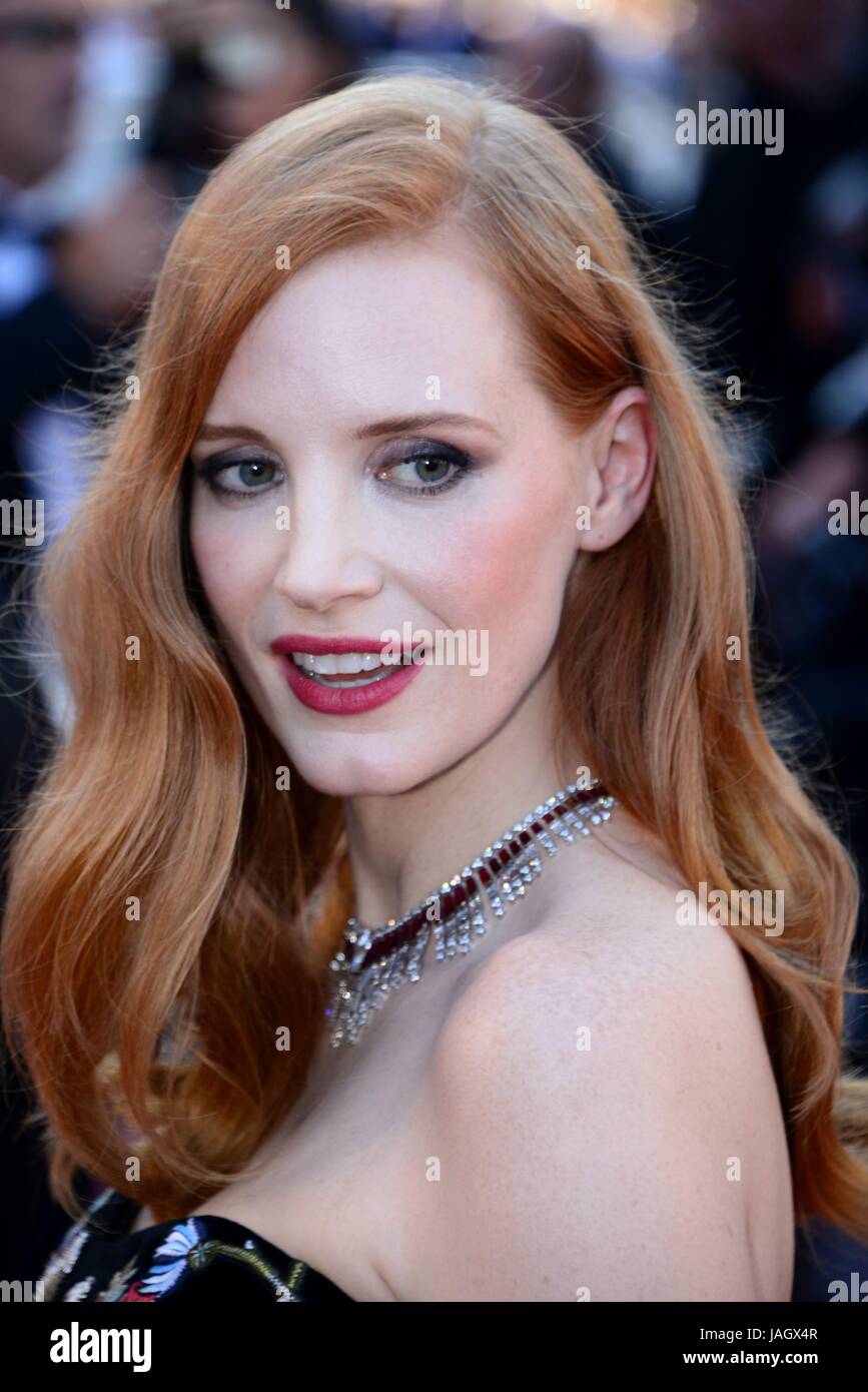 Jessica Chastain, Jury-Mitglied (Kleid von Alexander McQueen, Halskette von Piaget entworfen) Ankunft auf dem roten Teppich für den Film 'Ismaels Geister' (Les Fantômes d'Ismael) 70. Cannes Film Festival 17. Mai 2017 Foto Jacky Godard Stockfoto