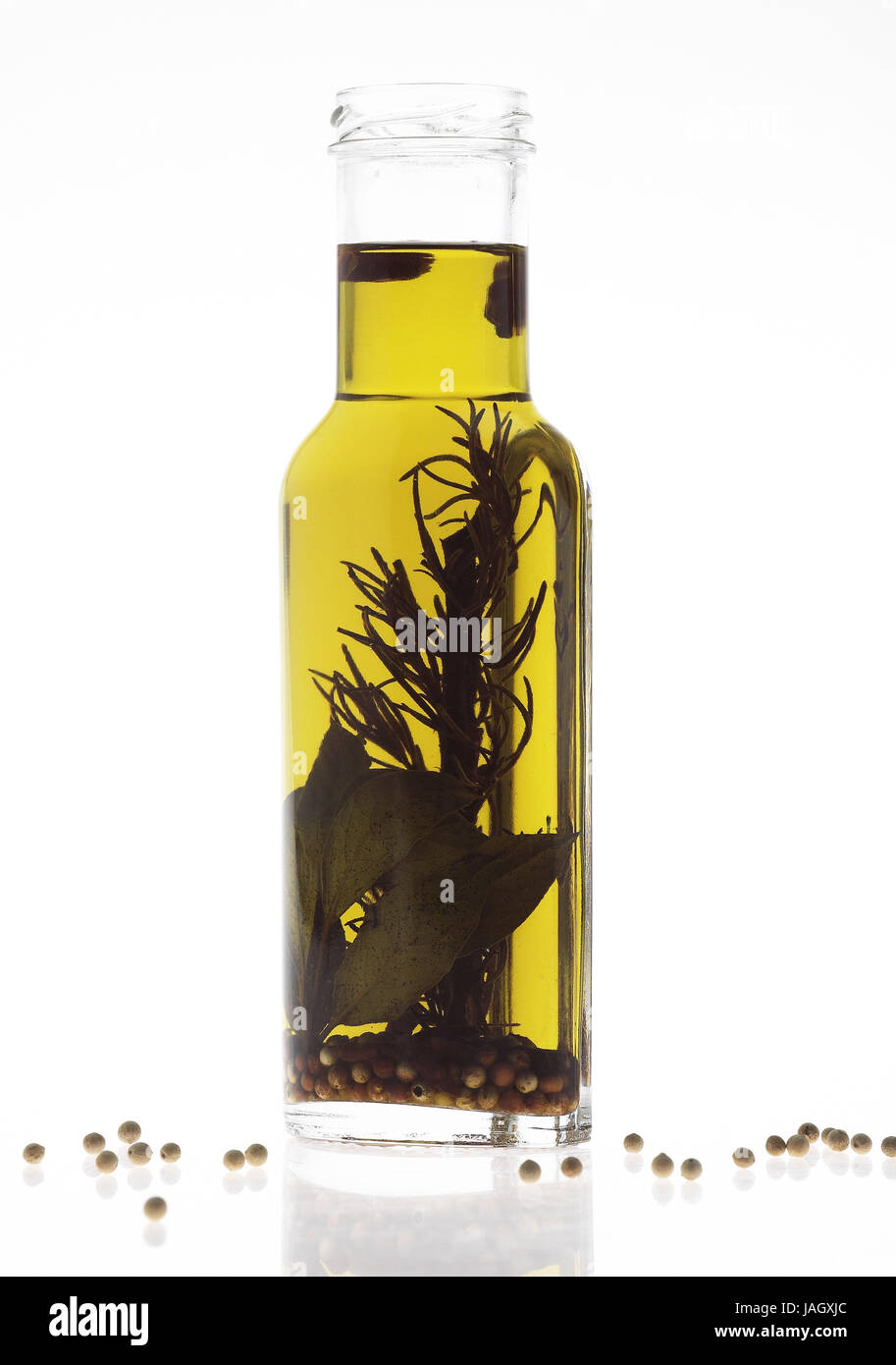 Olivenöl, Kolben, weißer Hintergrund, Stockfoto