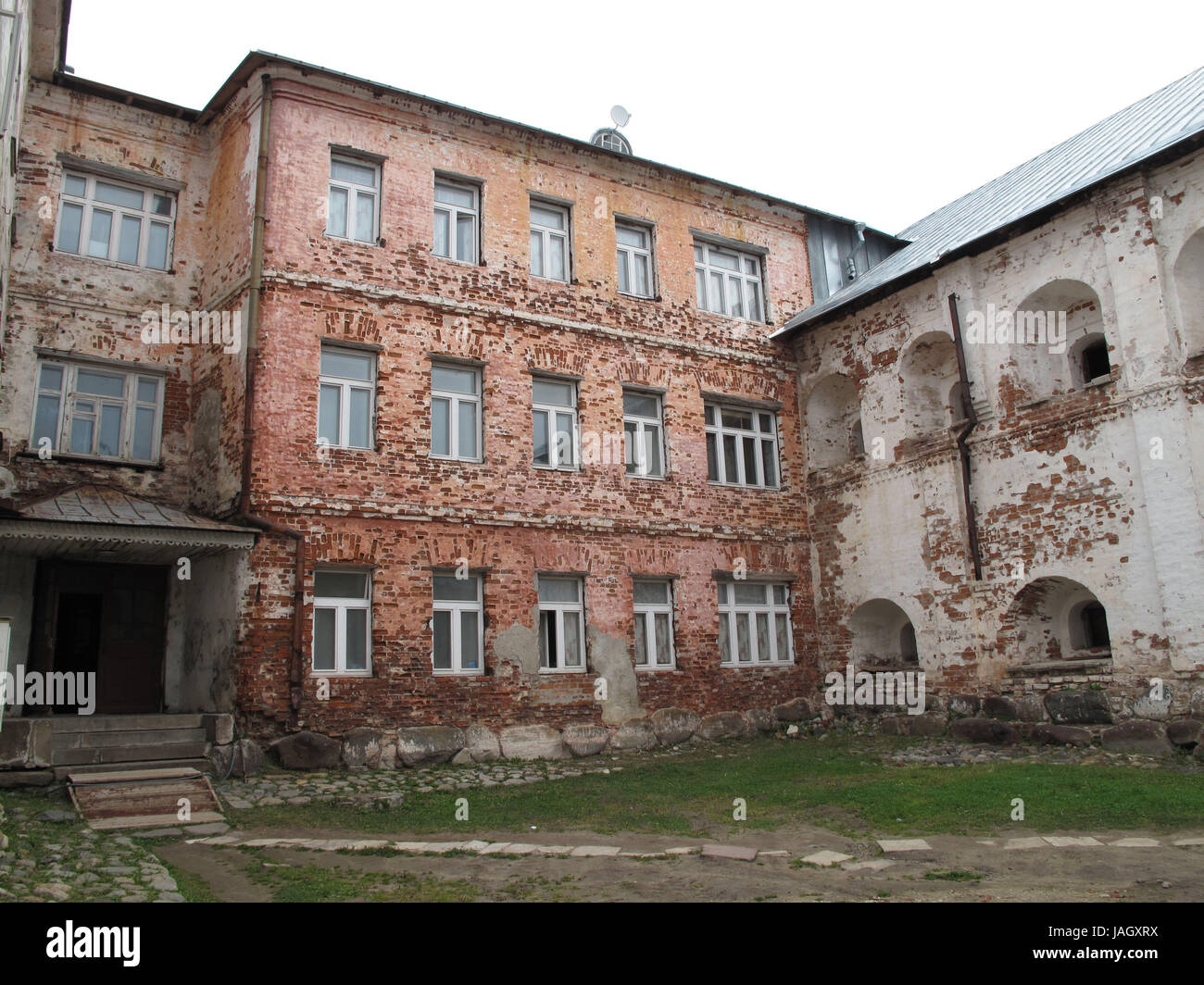 Russland, Solowezki-Inseln, Solowezki-Kloster, Gebäude, verfallen, Solowezki, Solowezki-Kloster, Wohnhäuser, Häuser, marode, außerhalb, Architektur, Stockfoto