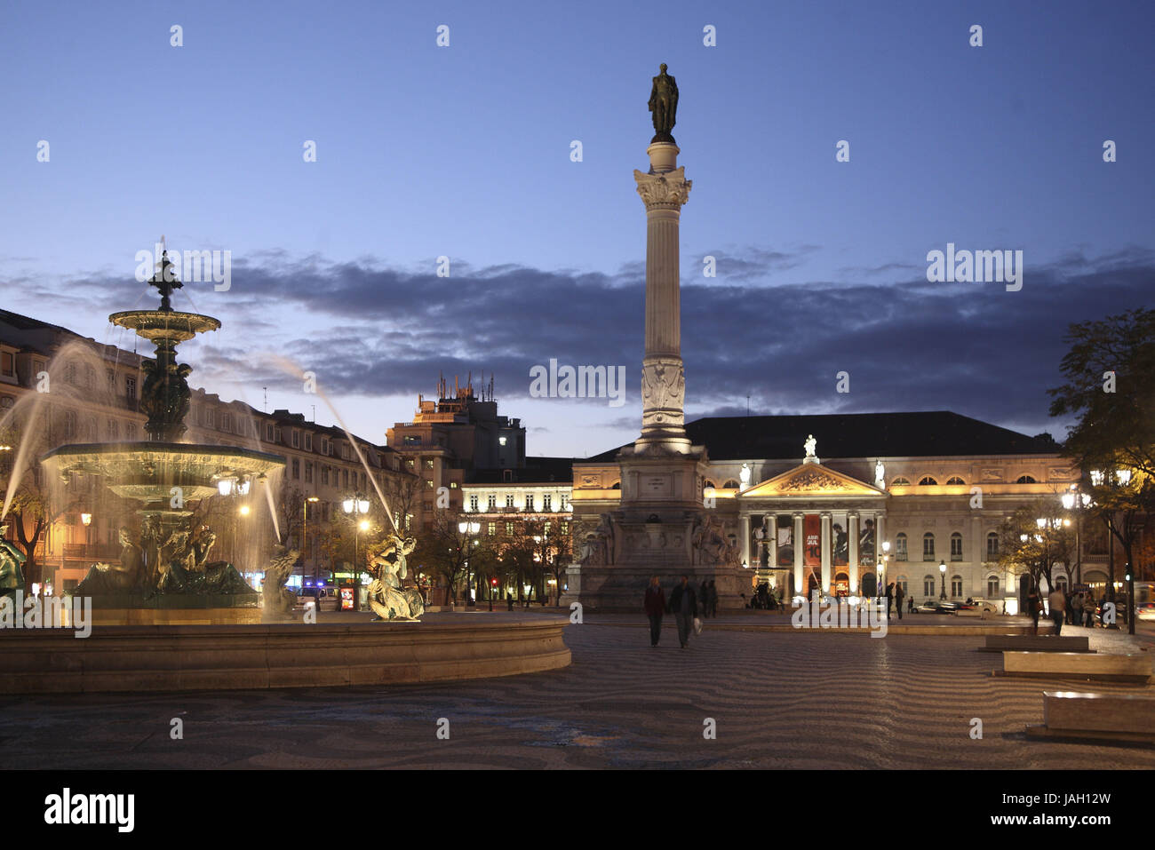 Portugal, Lissabon, Rossio, Praça de Dom Pedro IV, am Abend, Stockfoto