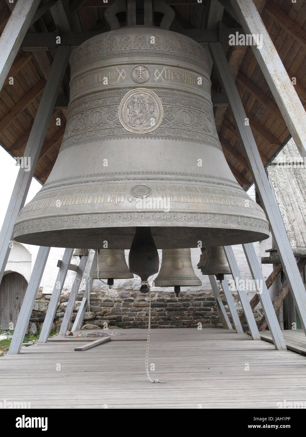 Russland, Solowezki-Inseln, Solowezki-Kloster, Glocken, Solowezki, Solowezki Kreuzgang, Kirchenglocken, Kirchenglocken, Ring, klingeln, Guss-Eisen, hängen, Stockfoto