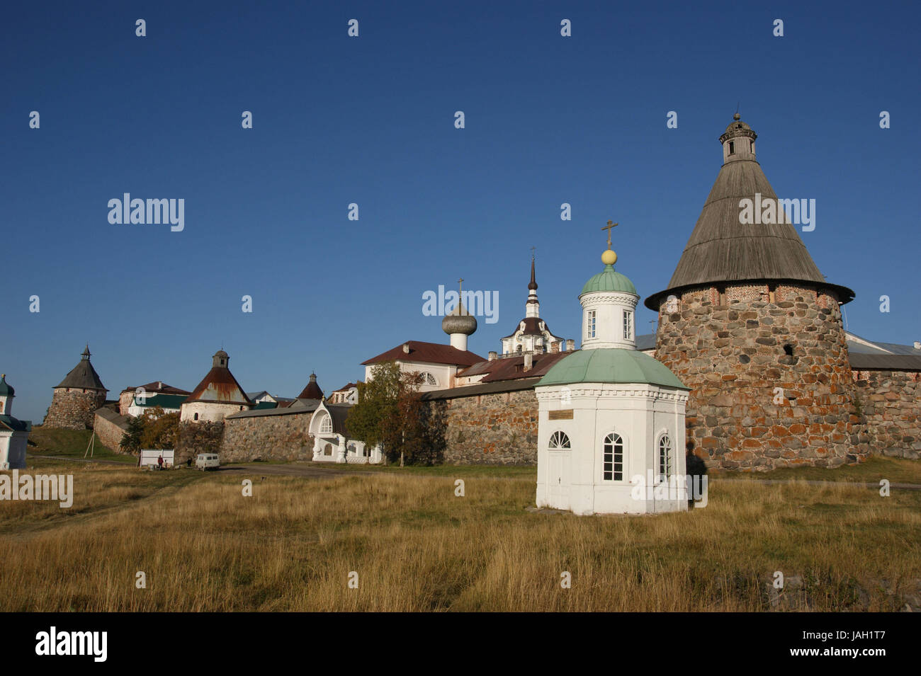 Russland, Solovetski Inseln, schützende Stadtmauer, Türme, Solowezki, Solowezki Kreuzgang, Kloster, außerhalb der Stadtmauer, Architektur, Himmel, blau, UNESCO-Weltkulturerbe, niemand, Band, Religion, Stockfoto