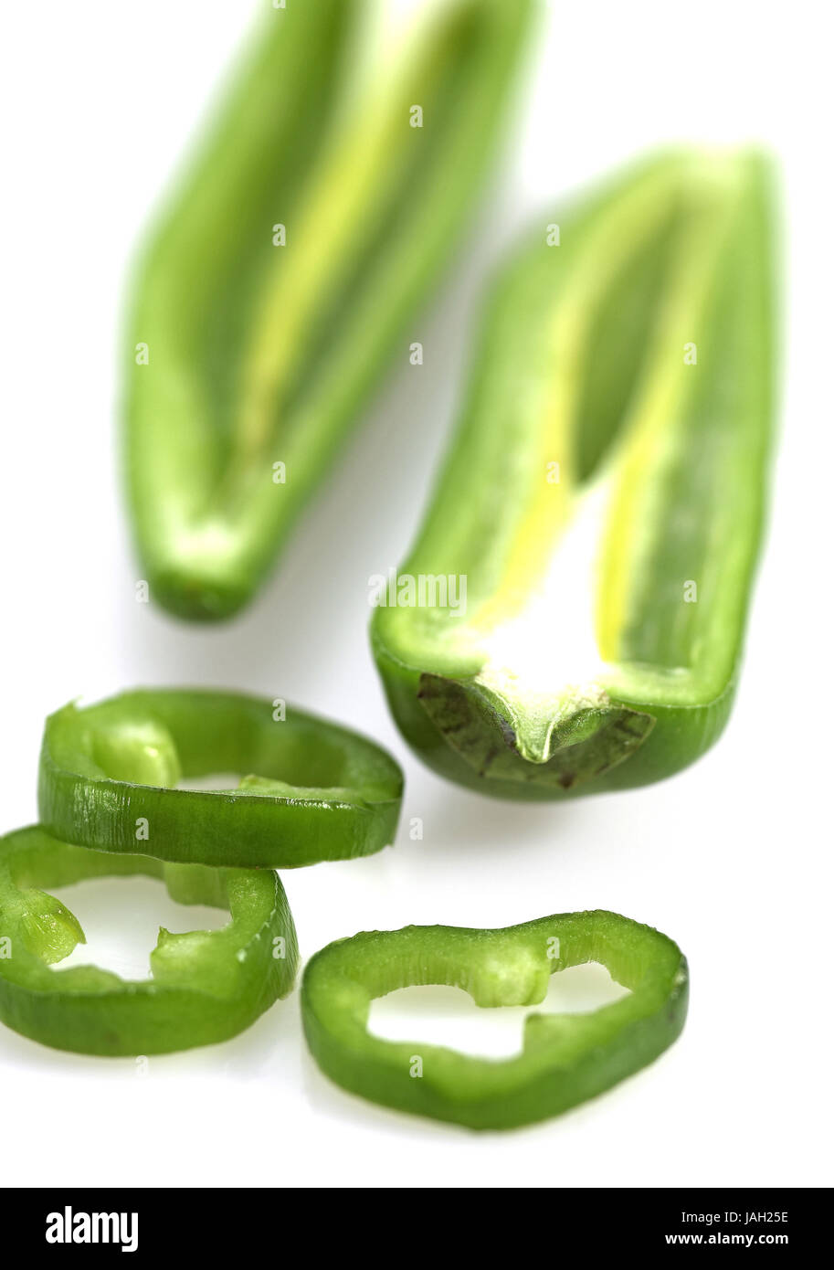 Grüne Chili Paprika, Capsicum SP., weißer Hintergrund, Stockfoto