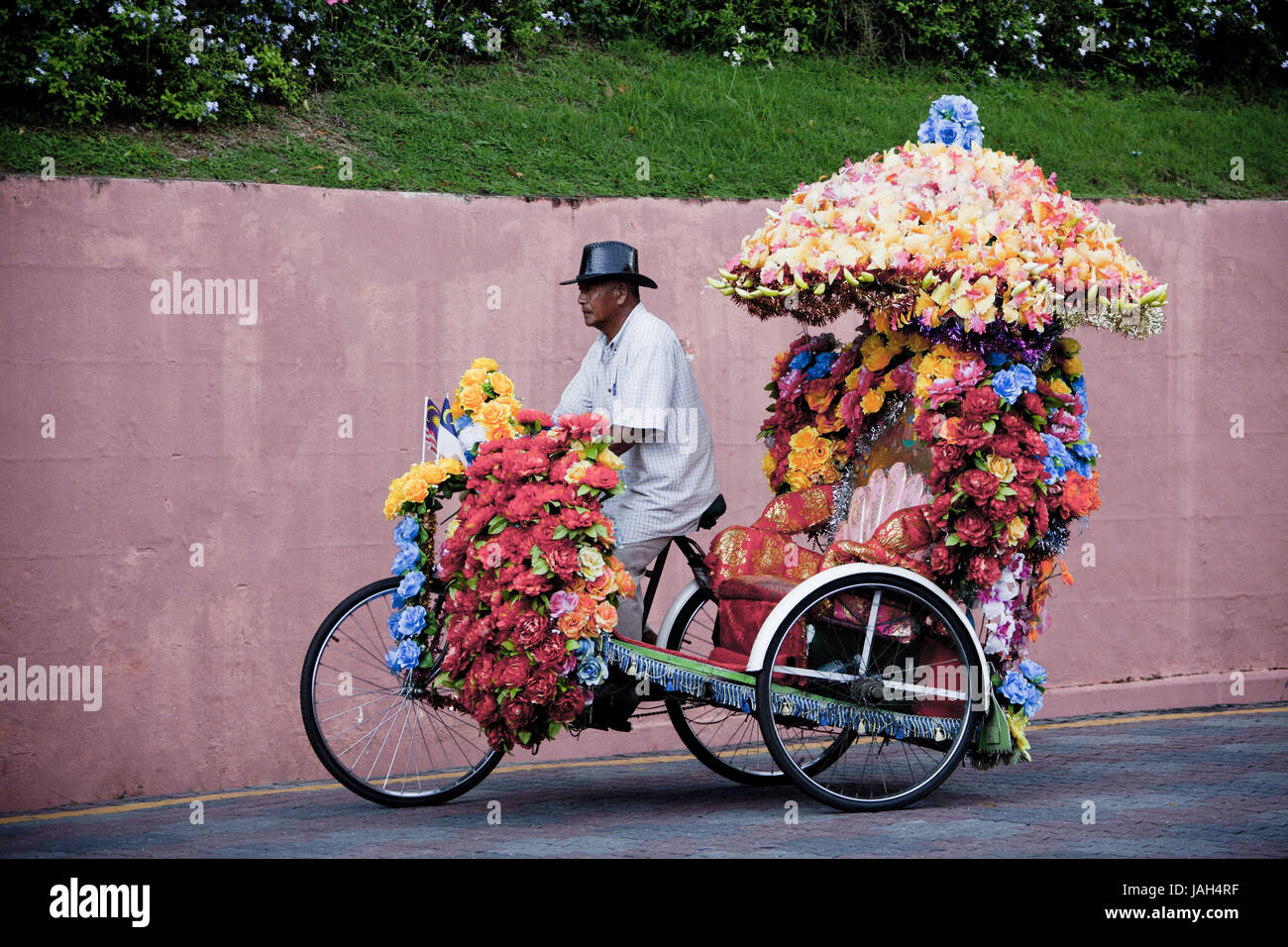 Malaysia, Malacca, Fahrrad Ricksha schmückt, Blumen, Stockfoto