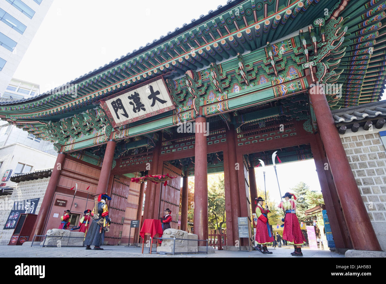 Korea, Seoul, Deoksugung Palast, Wachen in traditioneller Uniform, Stockfoto