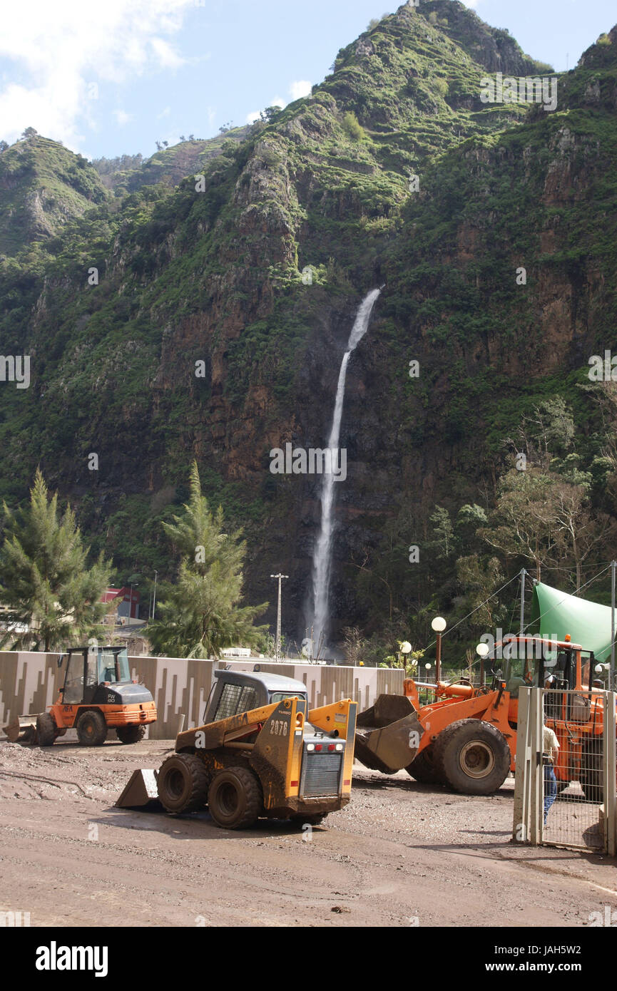 Portugal, Madeira, Ribeira Brava, Fahrzeuge, Baumaschinen, clearing-Werke nach der Flut, Stockfoto