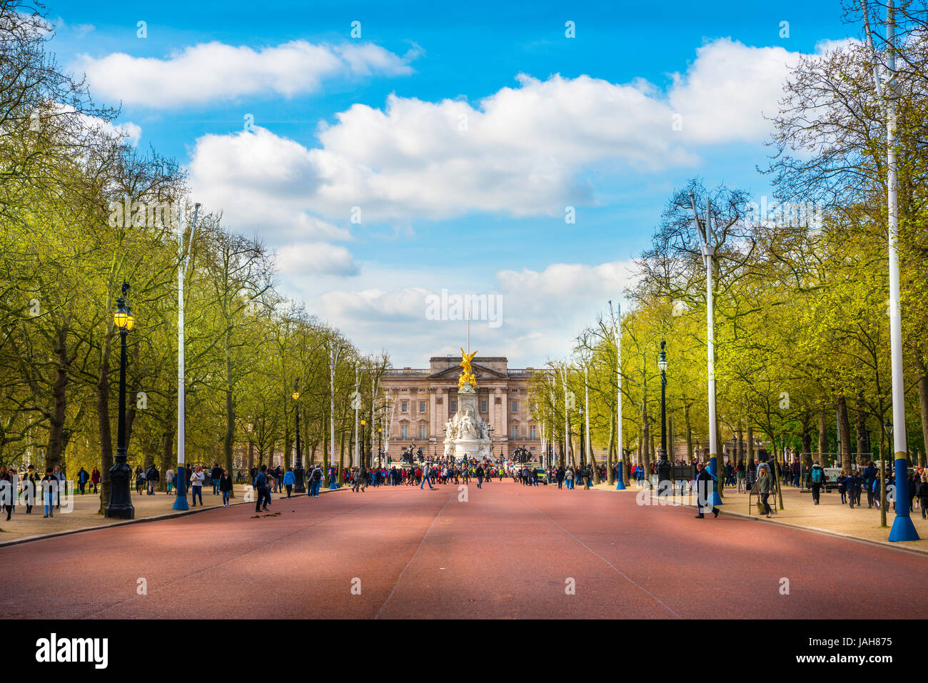 Buckingham Palace und Street Mall, Westminster, London, England, Vereinigtes Königreich Stockfoto