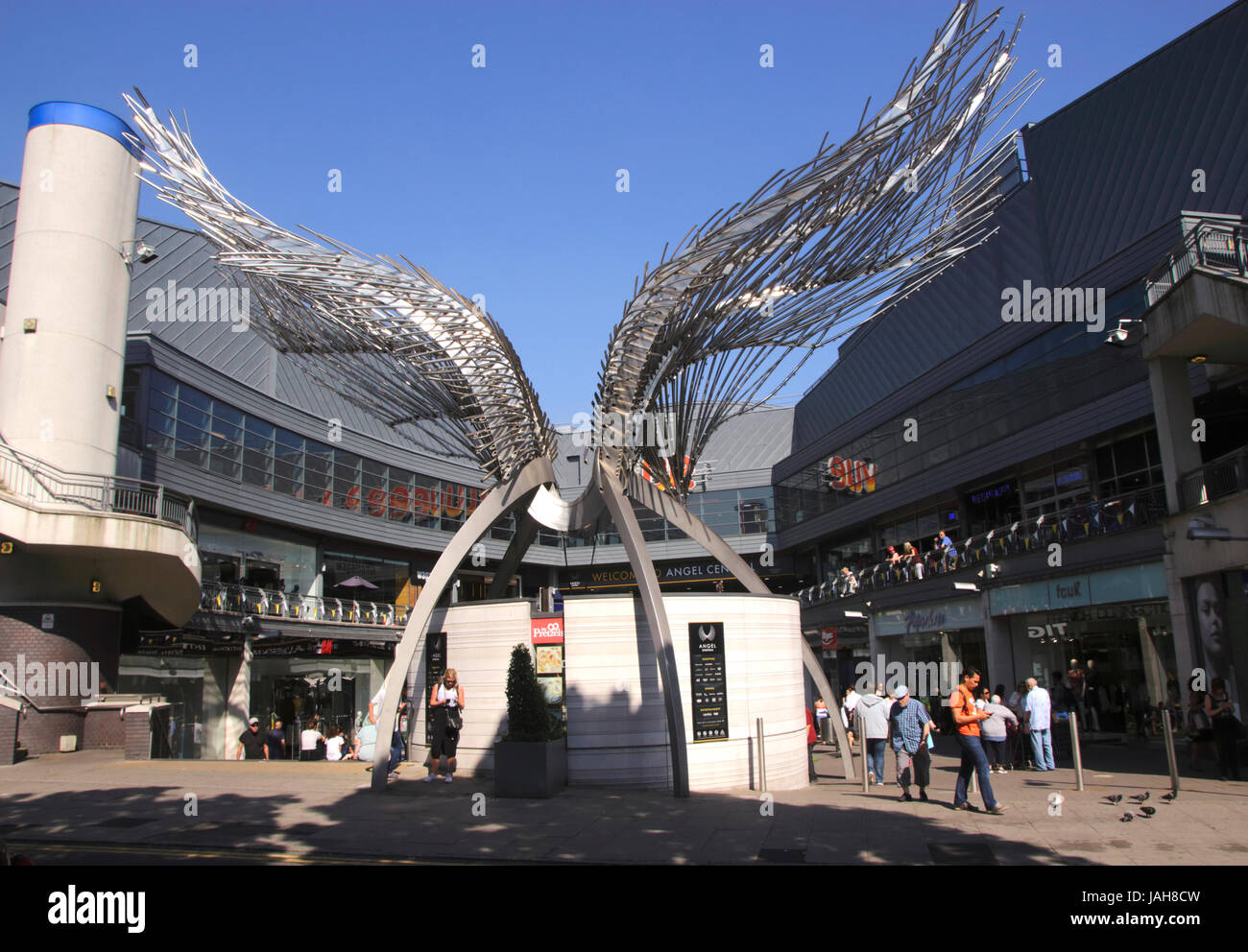 Engelsflügel Skulptur Engel Central Shopping Centre Islington London Stockfoto