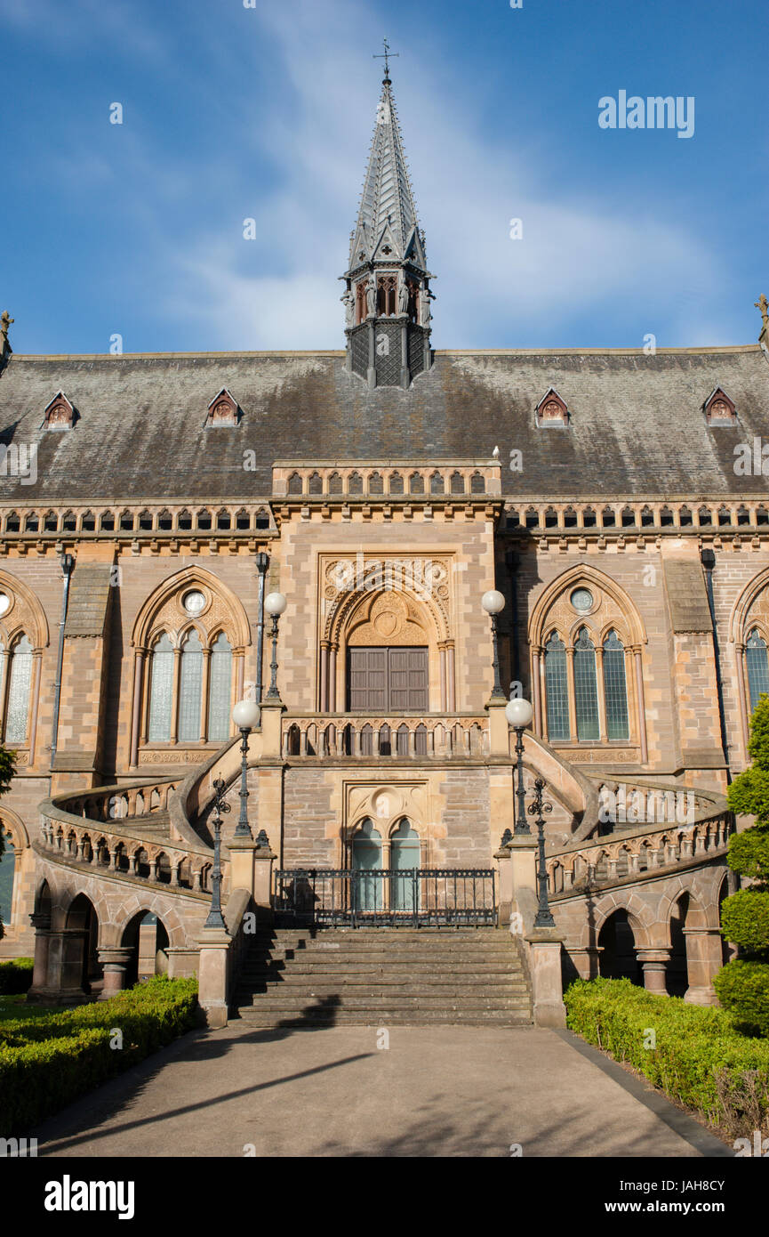 Die McManus Galerien in der Stadt Albert Square.Situated am nördlichen Ufer des Firth of Tay Dundee ist die viertgrößte Stadt in Schottland. Stockfoto