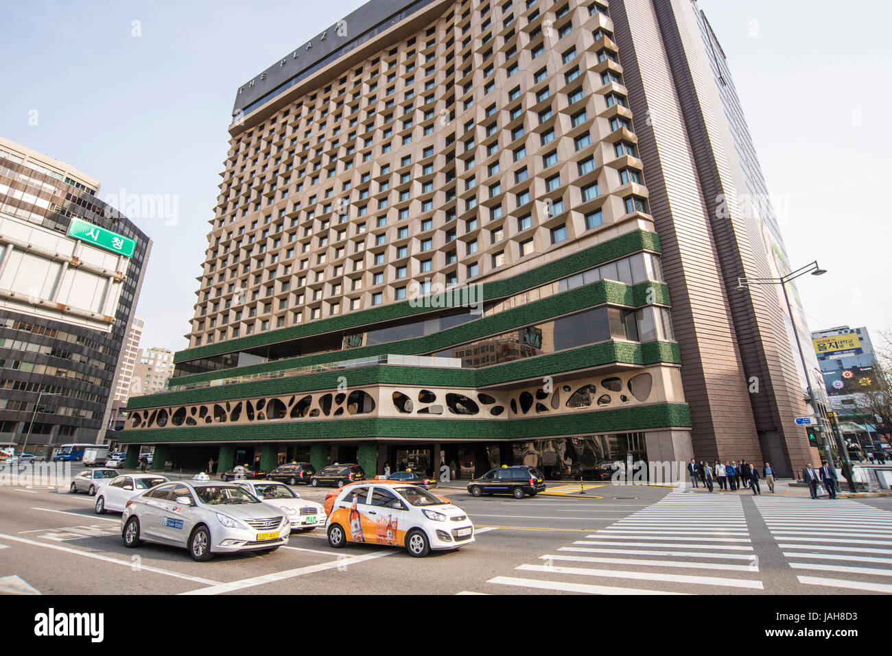 Seoul Plaza Hotel befindet sich vor der Seoul City Hall in Jung-gu-Stadtteil, Seoul, Südkorea Stockfoto
