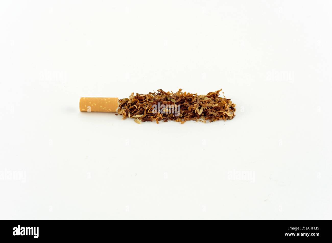 Tabak Einer Zigarette Isoliert Auf weiß Stockfoto