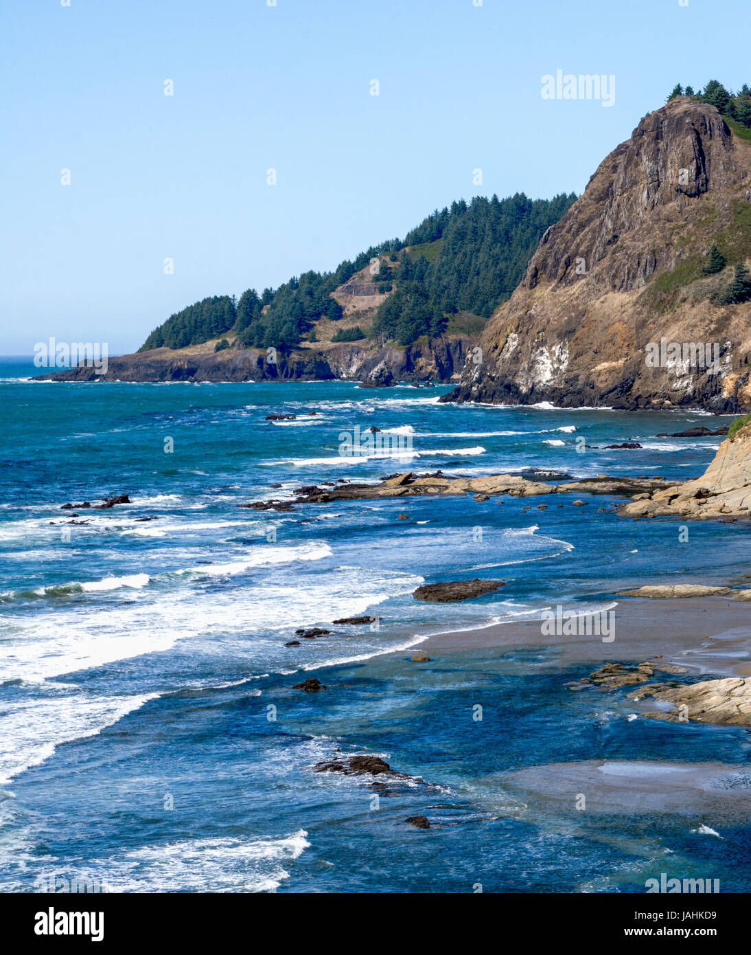 Lebendige blauen Wasser des Pazifischen Ozeans entlang der Küste von Oregon. USA Stockfoto