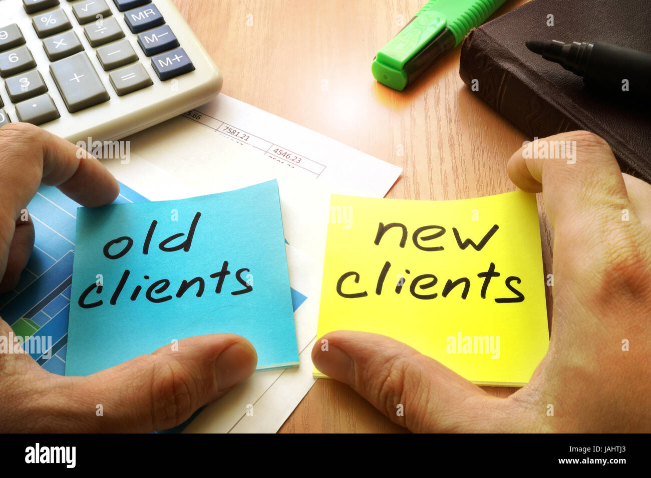 Neue Kunden Vs alte Clients. Customer Retention Konzept. Stockfoto