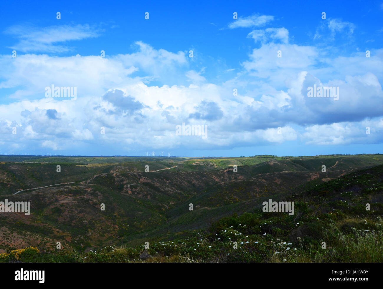 Wolken über der Westküste der Algarve zwischen Praia do Amado und Cabo de Sao Vincente (Costa Vicentina) Stockfoto