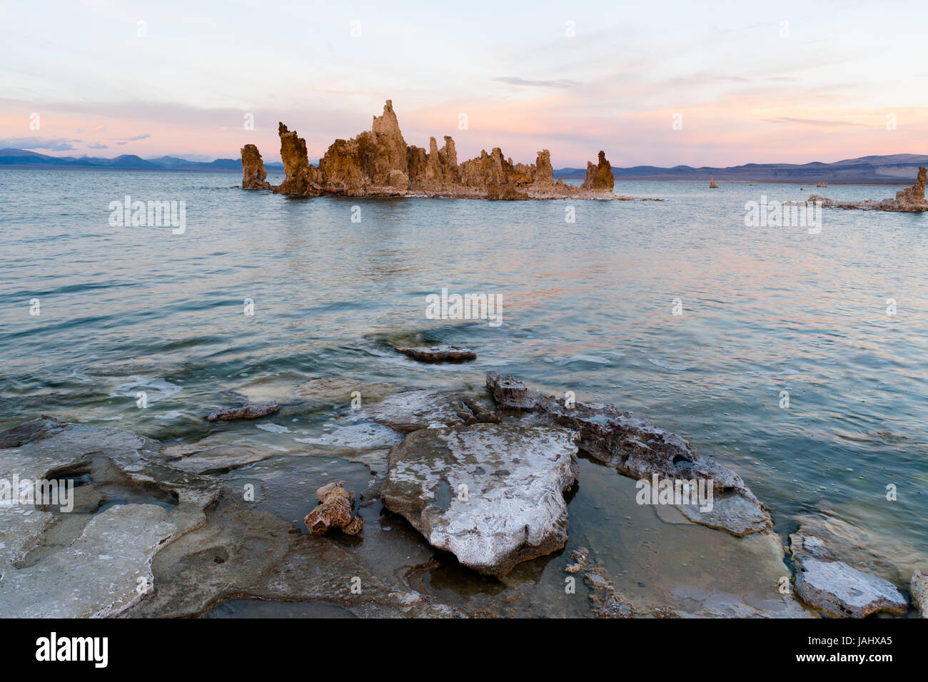 Die Sonne ist untergegangen im östlichen Kalifornien und Mono Lake Stockfoto