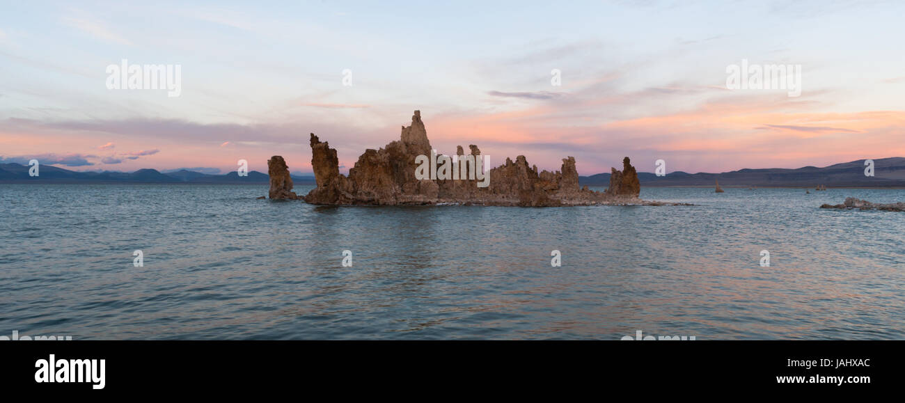 Die Sonne ist untergegangen im östlichen Kalifornien und Mono Lake Stockfoto