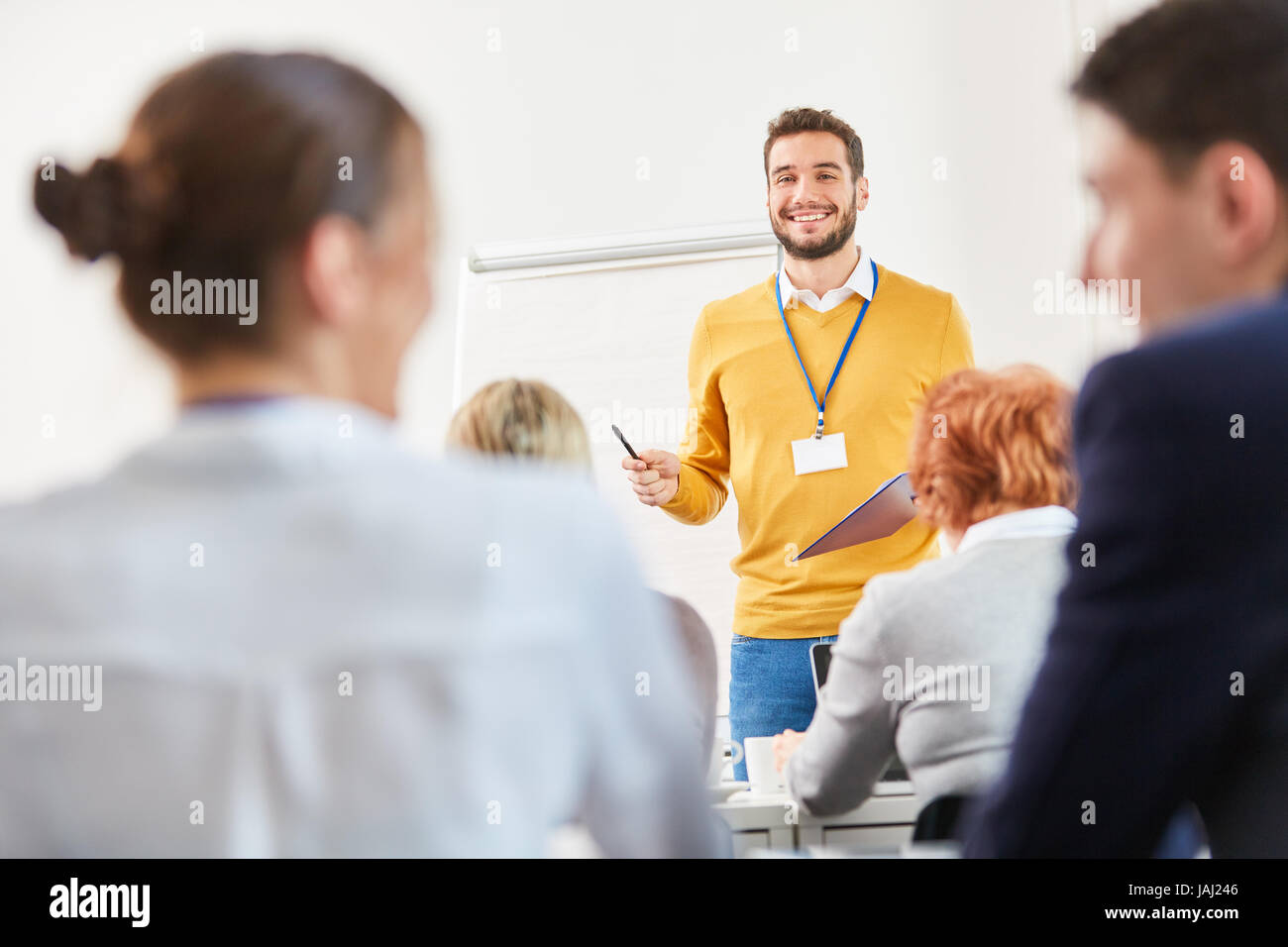 Der Mensch als Dozent und Berater gibt Vorlesung an Business-Training-seminar Stockfoto