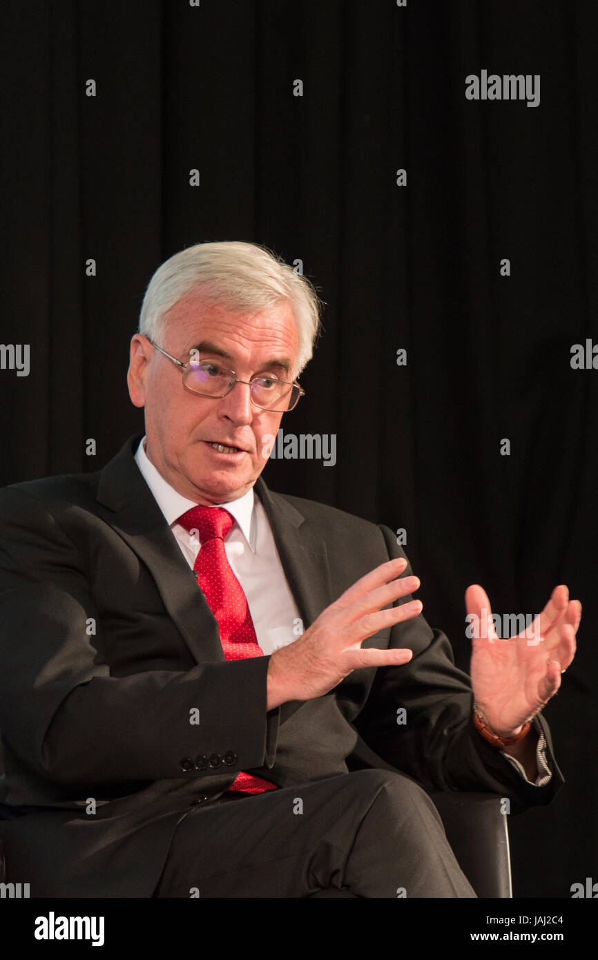 Schatten-Kanzler John McDonnell anlässlich einer Husting vor den Parlamentswahlen 2017 Stockfoto