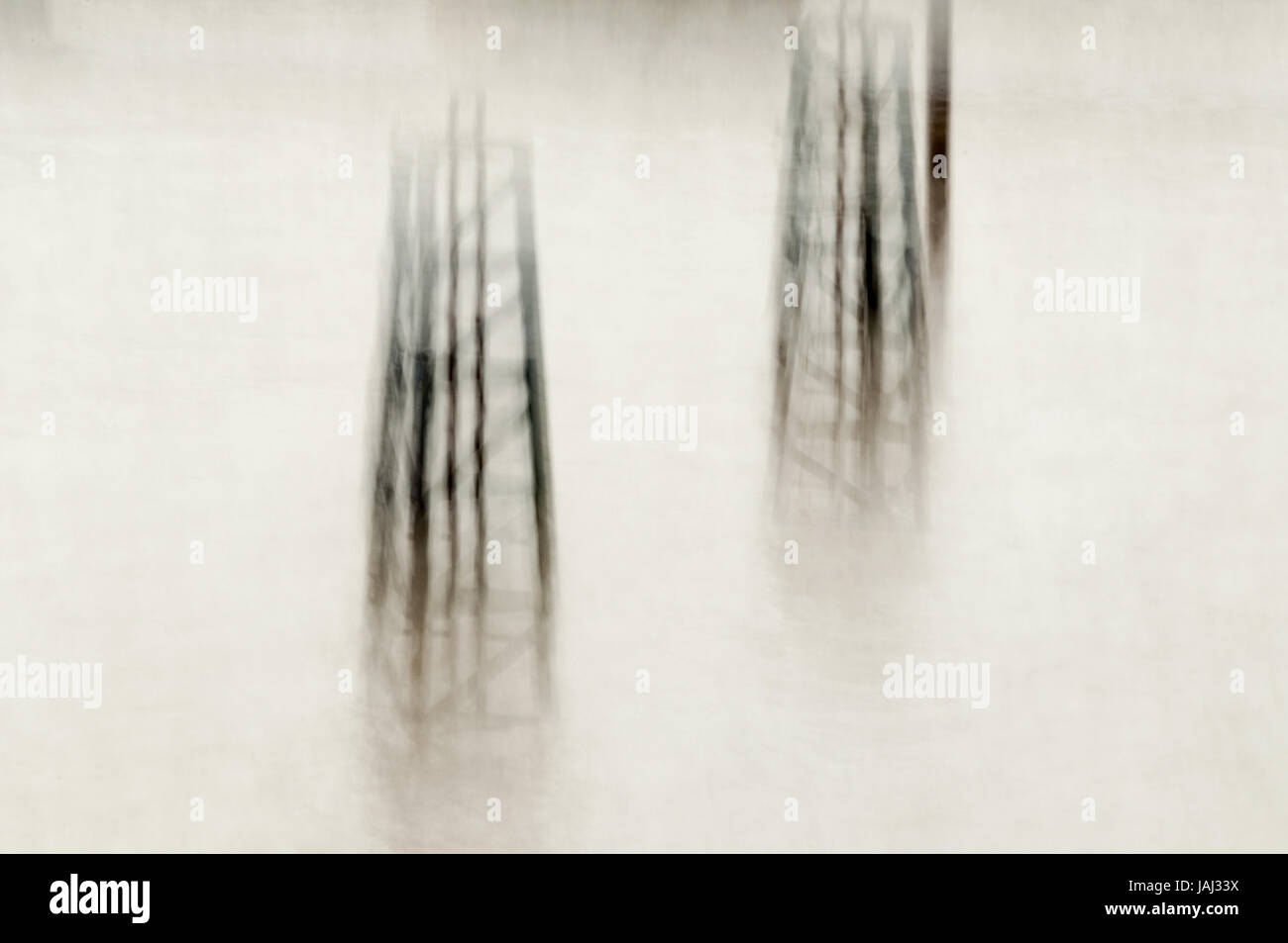 Motion picture zerstörten Holzrahmen im Wasser Stockfoto