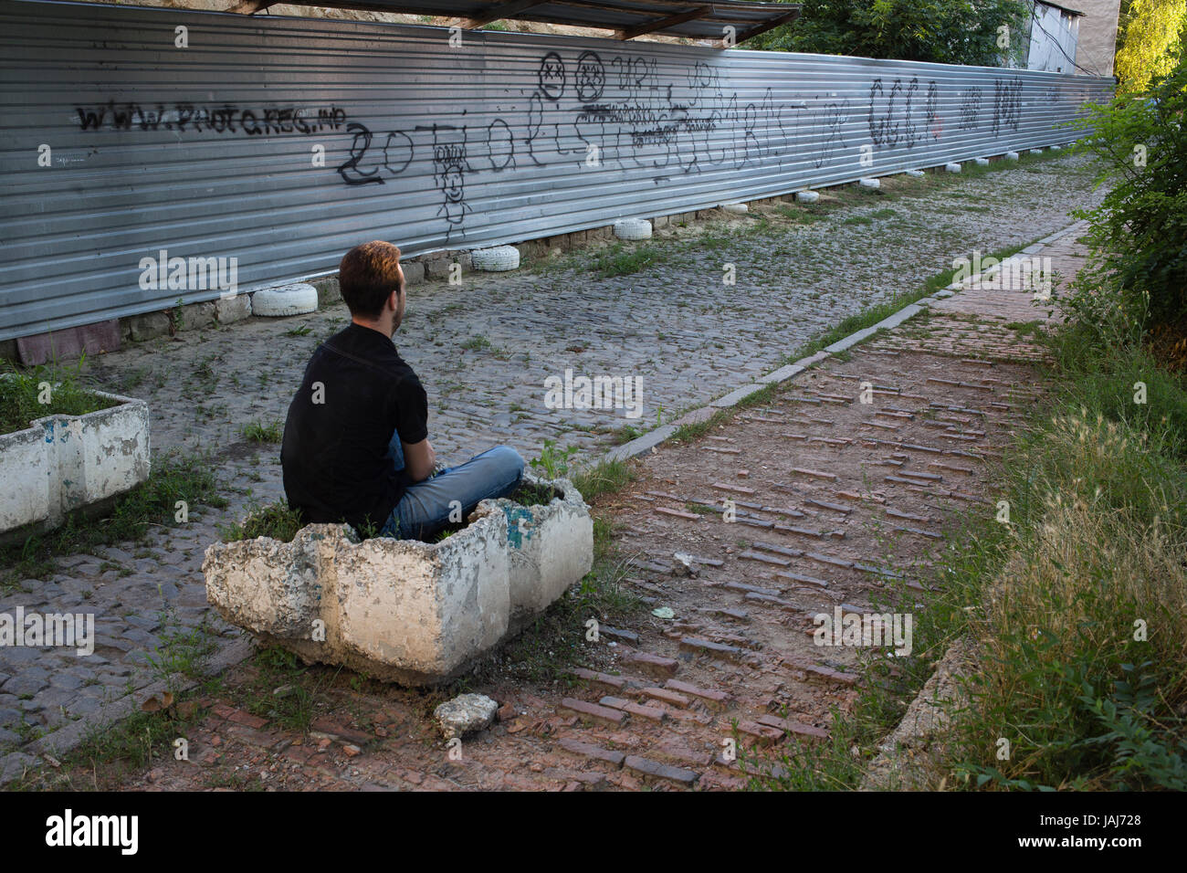 Mann und eine Stadt. Der Mann ist Blick in die Zukunft. Stockfoto