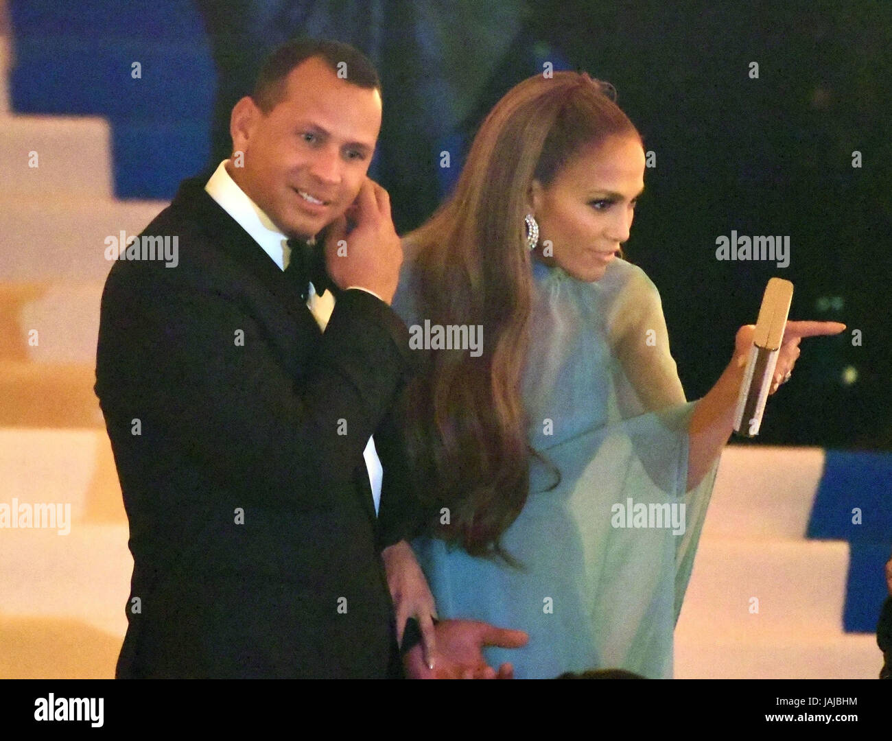 Der Met Gala 2017 - Abflüge an das Metropolitan Museum of Art Costume Institute in New York City mit: Alex Rodriguez, Jennifer Lopez Where: Manhattan, New York, Vereinigte Staaten, wenn: 1. Mai 2017 Credit: WENN.com Stockfoto