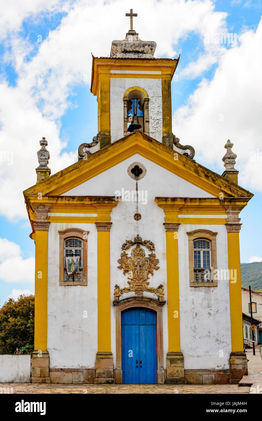 Ansicht der historischen Kirche der Muttergottes der Barmherzigkeit in der antiken Stadt Ouro Preto Stockfoto