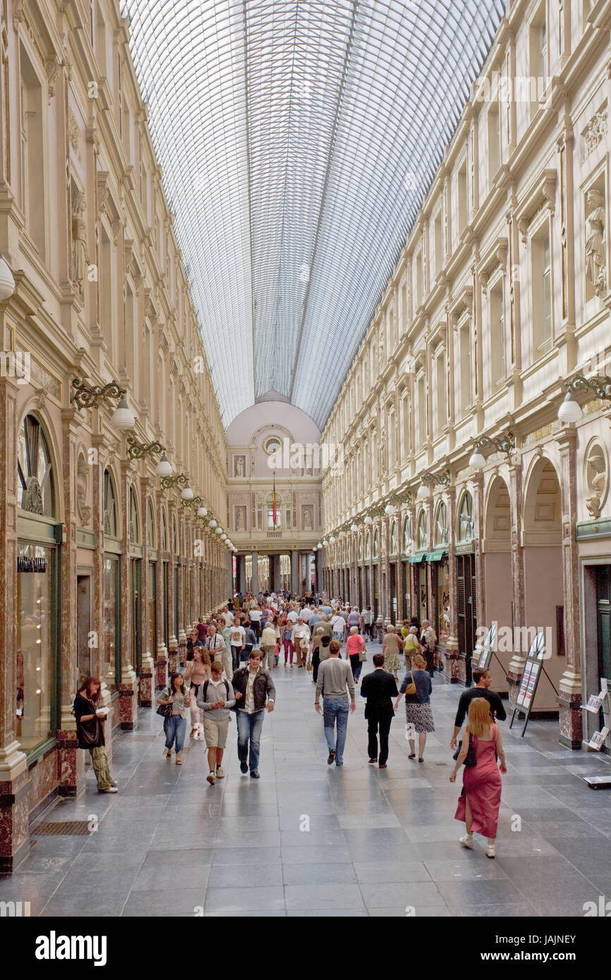 Belgien, Brüssel, Galeries Royales Saint-Hubert, Einkaufs-Passage, Passer-by, Stockfoto