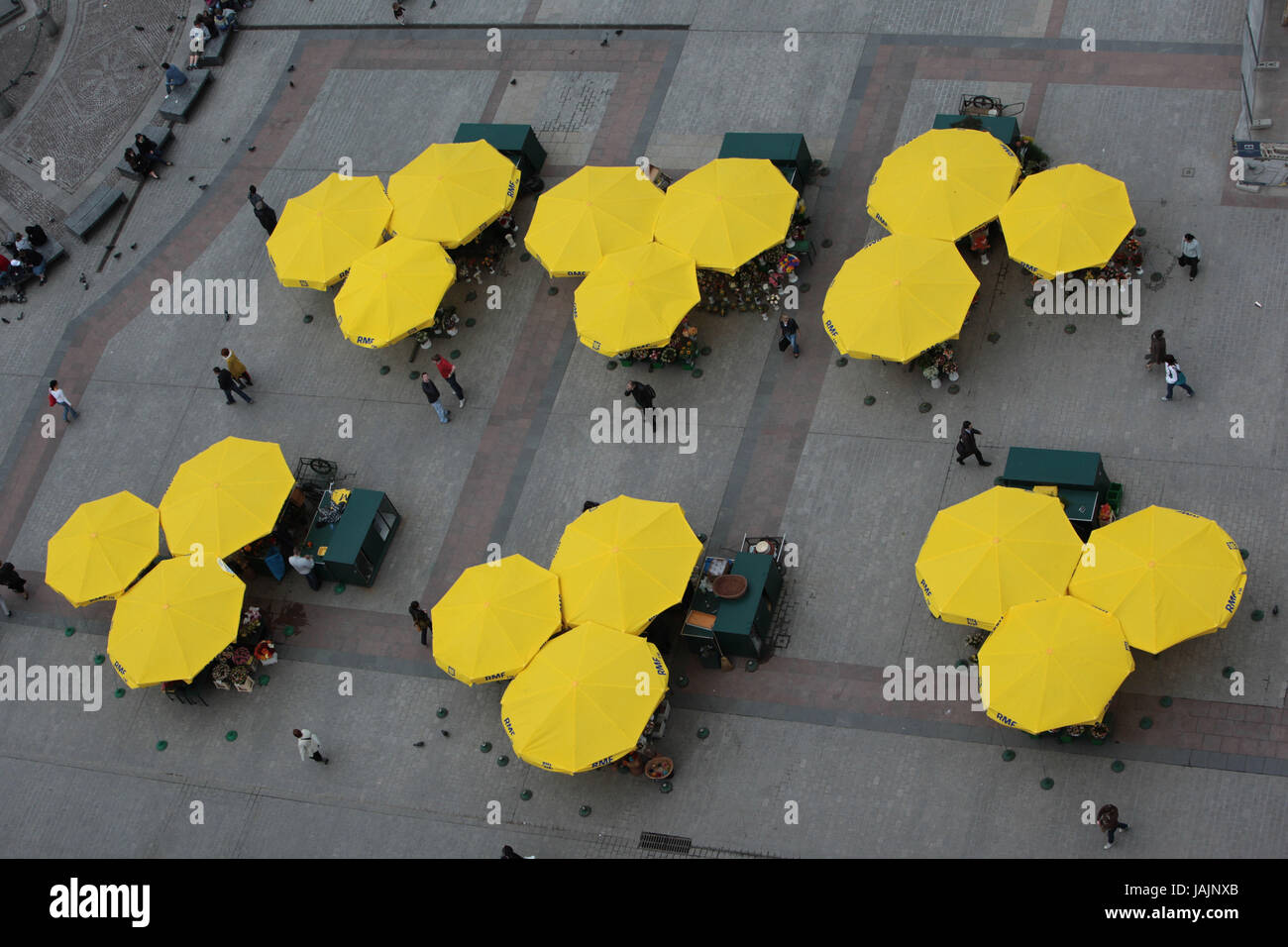 Polen, Krakau, kleine Pole, Rynek Glowny, Square, Marienkirche, Old Town, Alltag, Übersicht, Ansicht, Ansicht, Kirchturm, Restaurant, Stockfoto