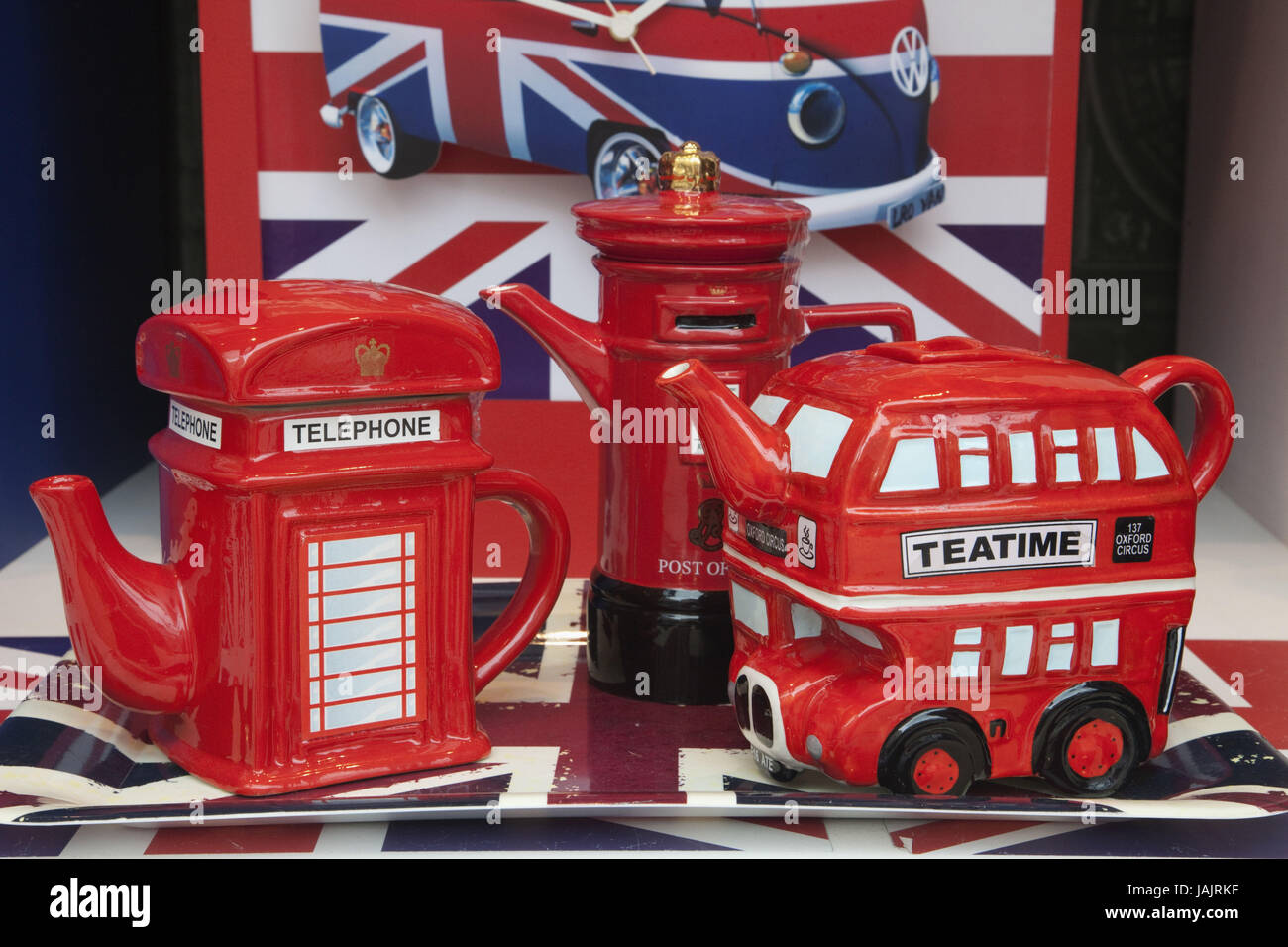 England, London, Souvenir-Shop, Schaufenster, Teekannen, in der Regel in der britischen, Stockfoto